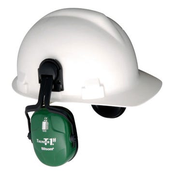 Dotaciones RAC - Protegerte estando en trabajo de altura con el casco  adecuado es muy importante 🏗 🔶 Tiene visera corta para trabajos en  altura, espacios confinados y de alto voltaje. ✓Dejanos